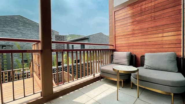 Suite, 3 Bedrooms (Living Dining)