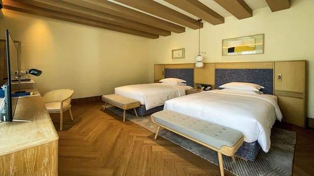 Suite, 3 Bedrooms (Living Dining)