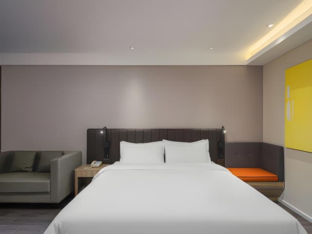 Deluxe Queen Room
