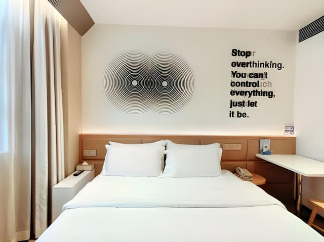 Standard Queen Room
