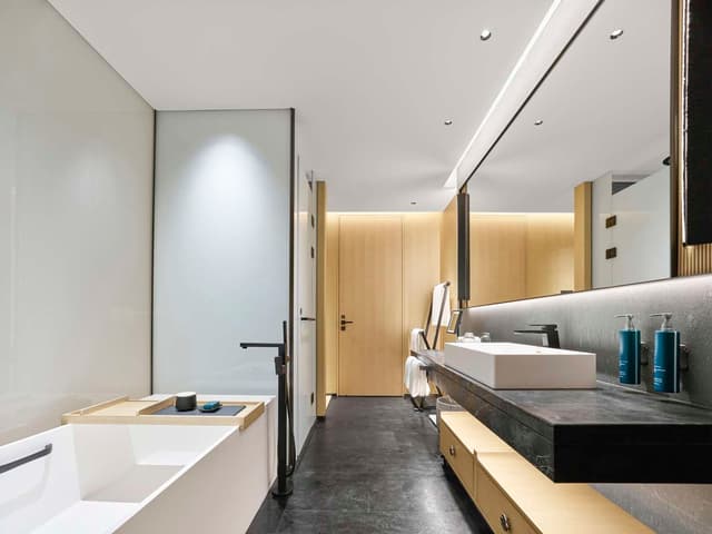 KING GUEST ROOM