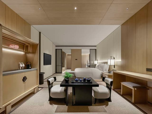 KING GUEST ROOM