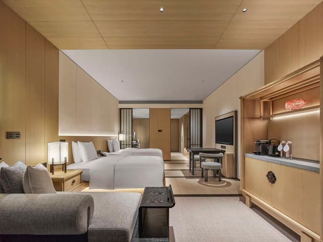 TWIN DELUXE ROOM