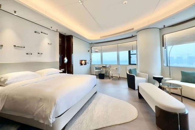 Junior Suite, 1 King Bed