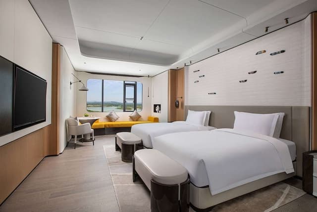 Deluxe Room, 1 Bedroom, Non Smoking, Lake View