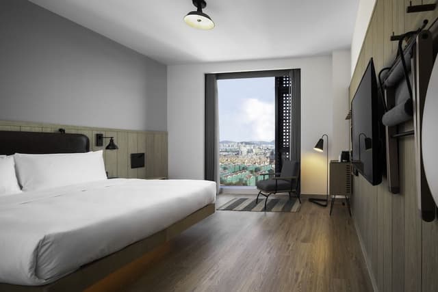 Room, 1 Queen Bed, City View