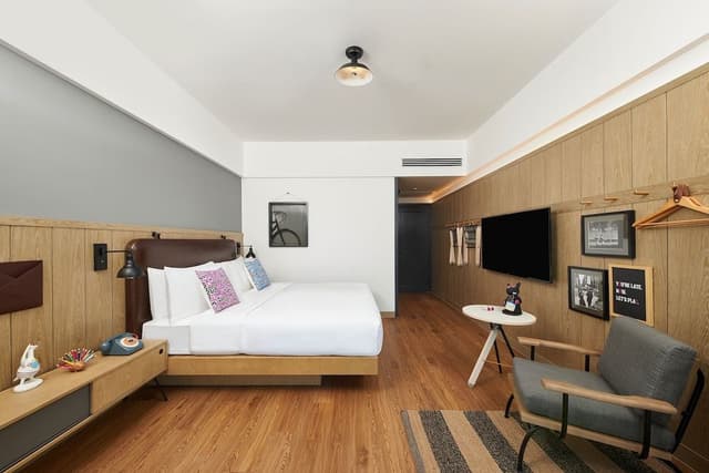 Standard Room, 1 Queen Bed, City View