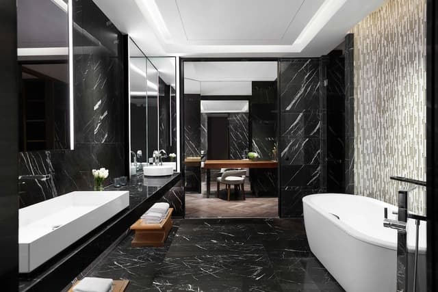 Club Suite, 1 King Bed, Lake View