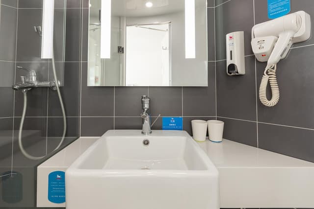 Huazhu - Business Twin Room