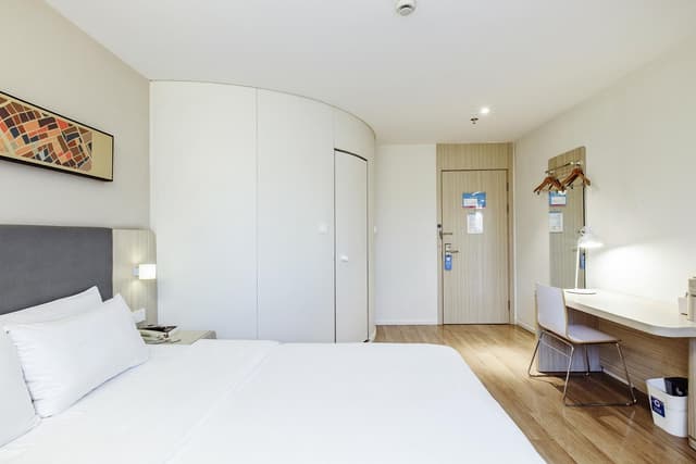 Huazhu - Superior BedRoom