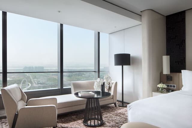 Deluxe Room, 1 King Bed