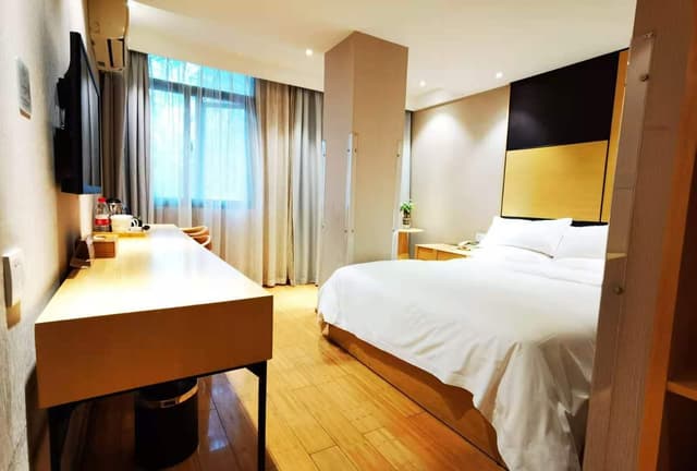 Huazhu - Room With Bed