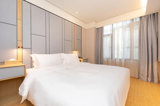 Deluxe Room Queen