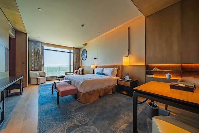 Premium Room, 1 King Bed, Club Lounge Access, River View