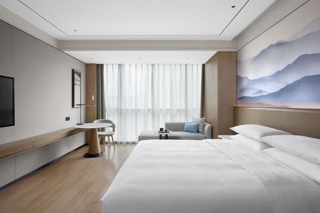 Superior Room, 1 King Bed, City View