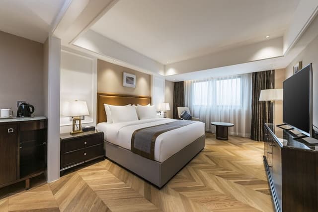Business Suite, 1 King Bed, Non Smoking