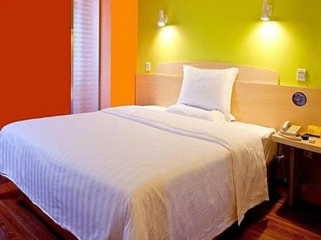 Business Queen Room
