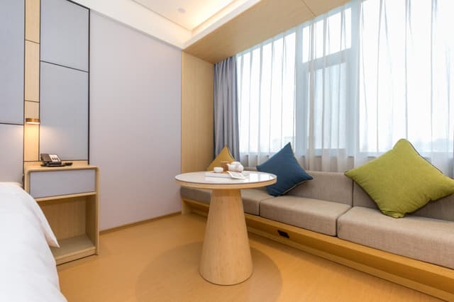 Huazhu - Destress Superior Bed Room