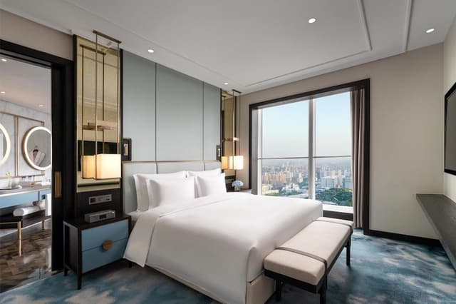 Room, 1 King Bed, City View