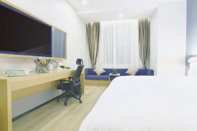 Standard Room, 1 King Bed