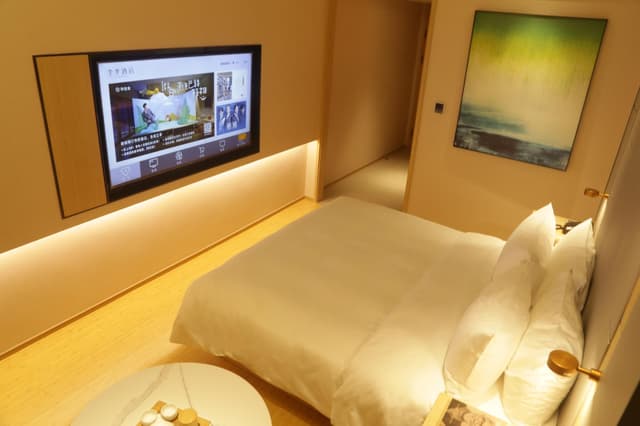 Huazhu - Room With Bed