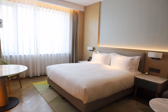 Standard Room, 1 King Bed, City View
