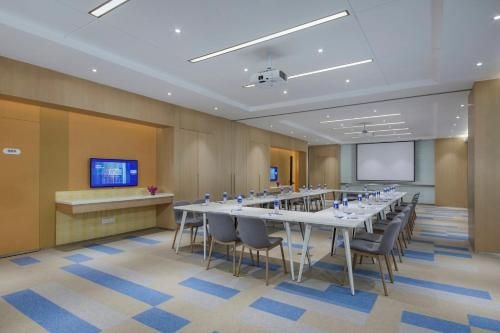 ฮอลิเดย์ อินน์ เอ็กซ์เพรส เจิ้งโจว หลงจือเลค (Holiday Inn Express Zhengzhou Longzi Lake)1