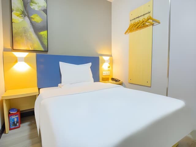 Economy Room