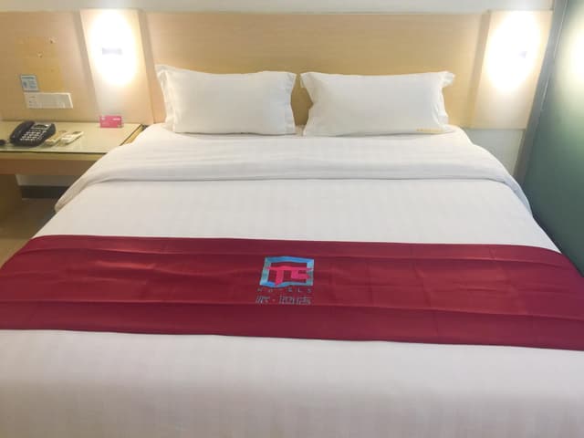 Business Queen Room
