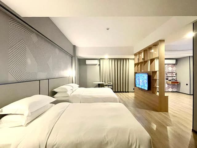 Dossen - Deluxe Family Room
