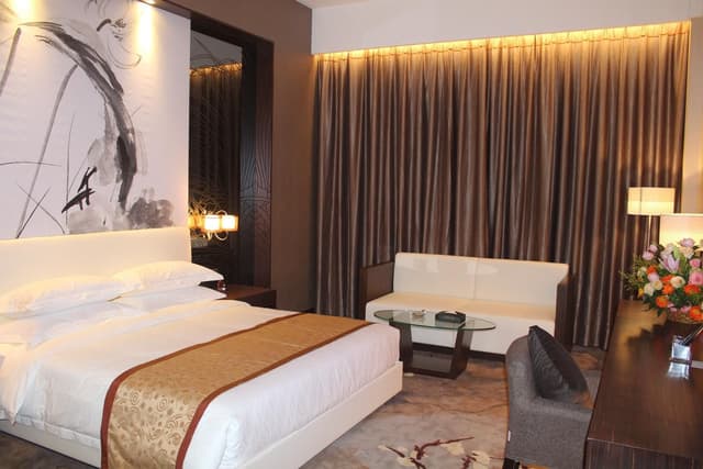 Deluxe king bed room