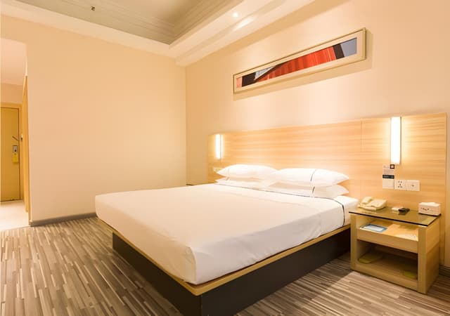 Business Queen Room