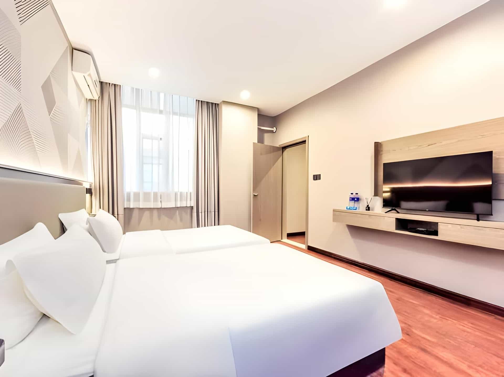 Borrman Hotel Zhuhai Mingzhu Railway Station Rainbow Shopping Mall