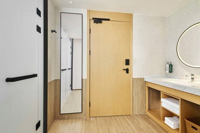 KING DELUXE ROOM WITH BALCONY