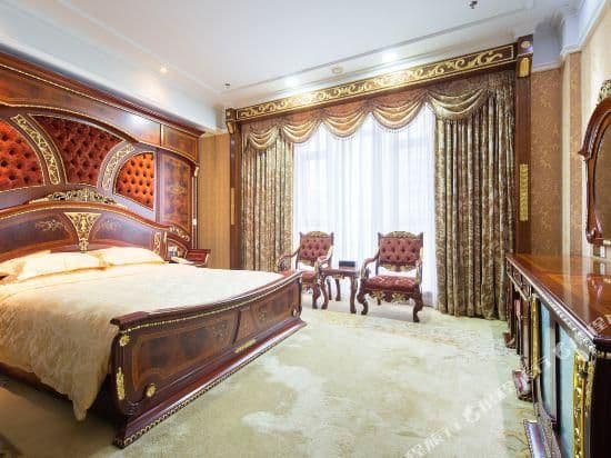 Premier Deluxe Room (Queen bed)