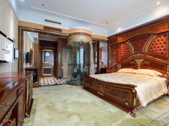 Premier Deluxe Room (Queen bed)