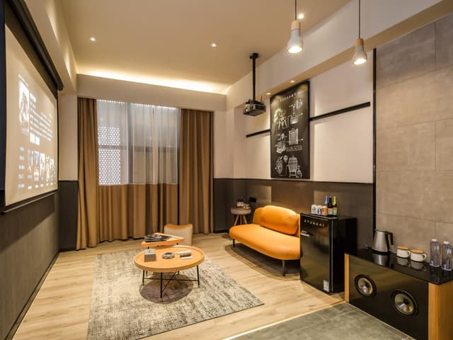 Zmax - Living Room Max