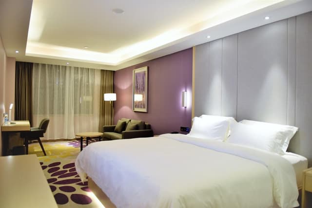Business Queen Room