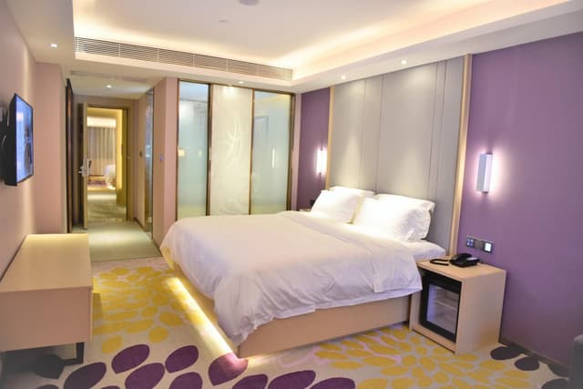 Business Queen Room