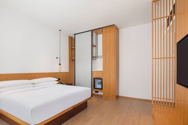 Standard Room, 1 King Bed, Corner