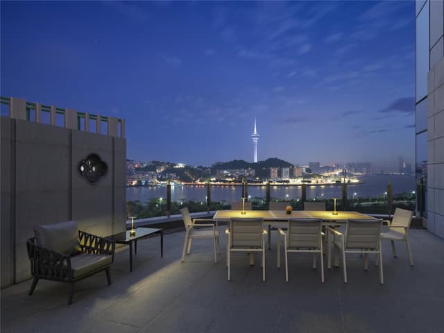 KING PREMIUM SUITE