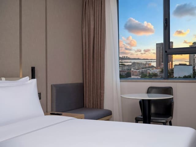 1 King Standard Sea View