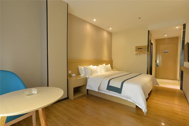 Business Queen Room
