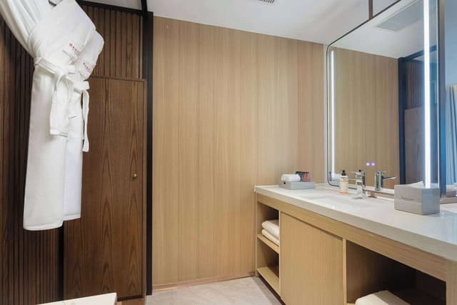 Executive Suite, 1 King Bed, Non Smoking