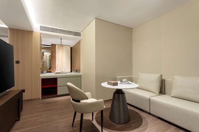1 King Bed, Executive Suite, Non-Smoking