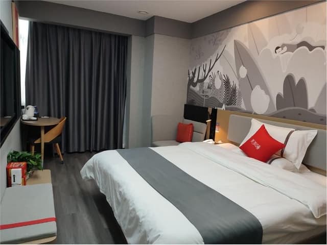 Queen Deluxe Room