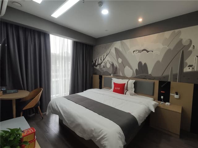 Leisure Queen Room