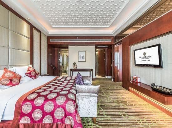 Rezen - Business Suite with River View