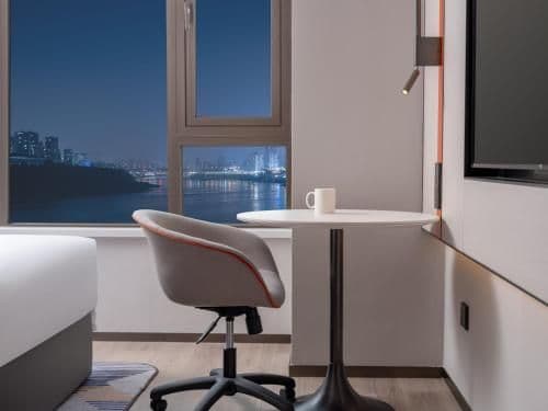 1 King Standard River View