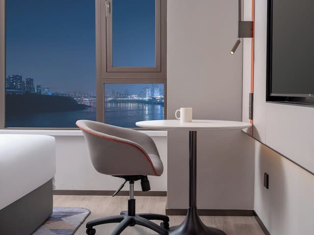 1 King Standard River View